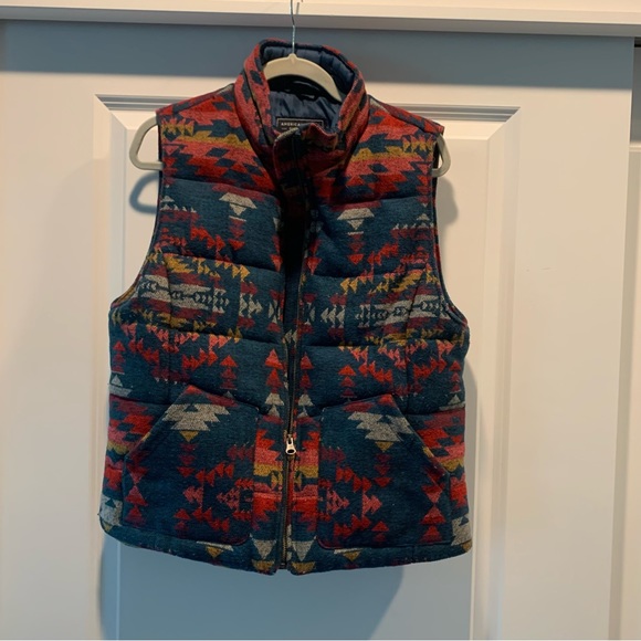 American Eagle Outfitters Jackets & Blazers - American Eagle Outfitters Aztec Multicolor Print Puffer Vest Size Large